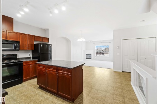 53 3010 33 Avenue, Edmonton, AB - Indoor Photo Showing Kitchen