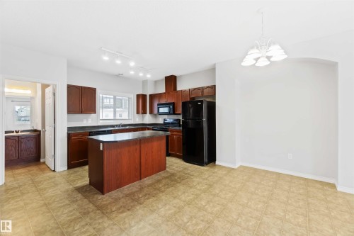 53 3010 33 Avenue, Edmonton, AB - Indoor Photo Showing Kitchen