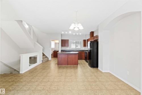 53 3010 33 Avenue, Edmonton, AB - Indoor Photo Showing Kitchen