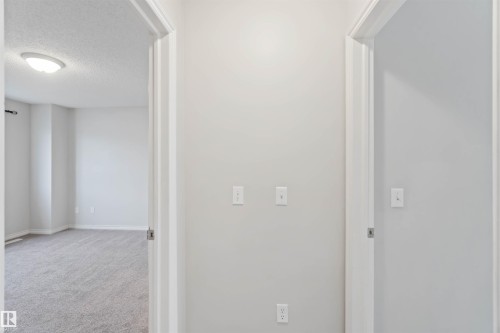 53 3010 33 Avenue, Edmonton, AB - Indoor Photo Showing Other Room
