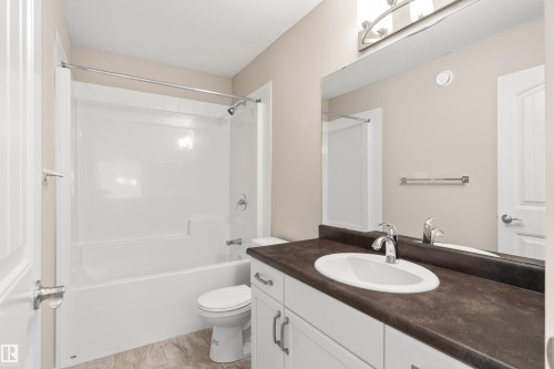 8727 221 Street, Edmonton, AB - Indoor Photo Showing Bathroom
