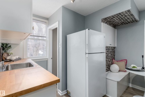 8971 81 Avenue, Edmonton, AB - Indoor Photo Showing Kitchen