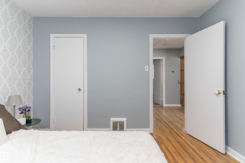 8971 81 Avenue, Edmonton, AB - Indoor Photo Showing Bedroom