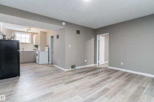 8971 81 Avenue, Edmonton, AB - Indoor
