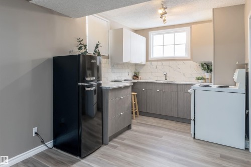 8971 81 Avenue, Edmonton, AB - Indoor