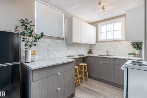 8971 81 Avenue, Edmonton, AB - Indoor Photo Showing Kitchen