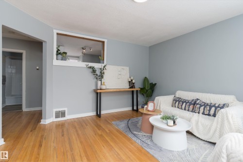 8971 81 Avenue, Edmonton, AB - Indoor