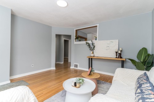 8971 81 Avenue, Edmonton, AB - Indoor Photo Showing Living Room