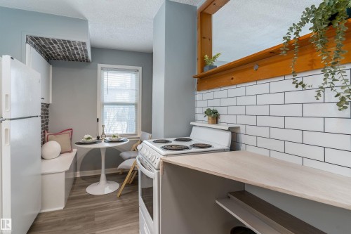 8971 81 Avenue, Edmonton, AB - Indoor Photo Showing Kitchen
