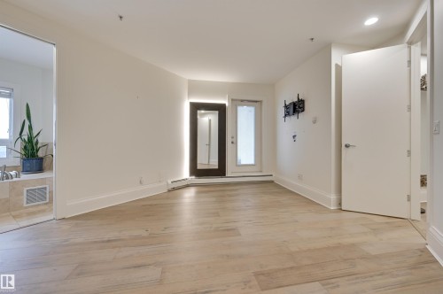 2801 10136 104 Street, Edmonton, AB - Indoor Photo Showing Other Room