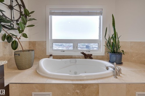 2801 10136 104 Street, Edmonton, AB - Indoor Photo Showing Bathroom