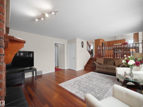 6217 13 Avenue, Edmonton, AB - Indoor Photo Showing Living Room