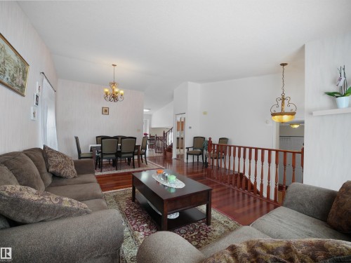 6217 13 Avenue, Edmonton, AB - Indoor Photo Showing Living Room