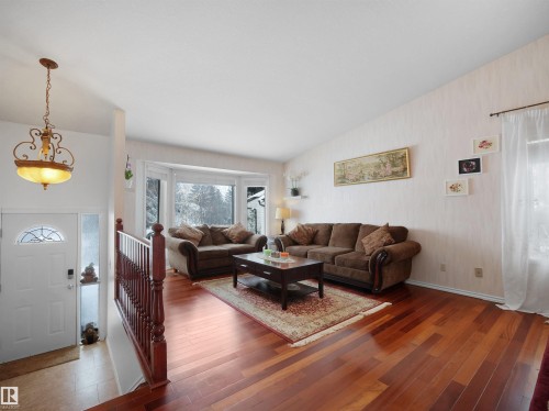 6217 13 Avenue, Edmonton, AB - Indoor Photo Showing Living Room