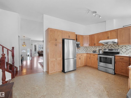 6217 13 Avenue, Edmonton, AB - Indoor Photo Showing Kitchen