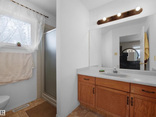 6217 13 Avenue, Edmonton, AB - Indoor Photo Showing Bathroom