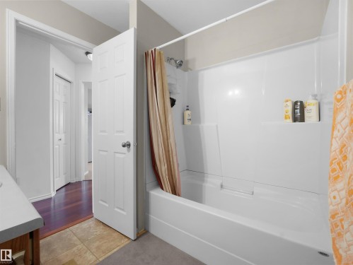 6217 13 Avenue, Edmonton, AB - Indoor Photo Showing Bathroom