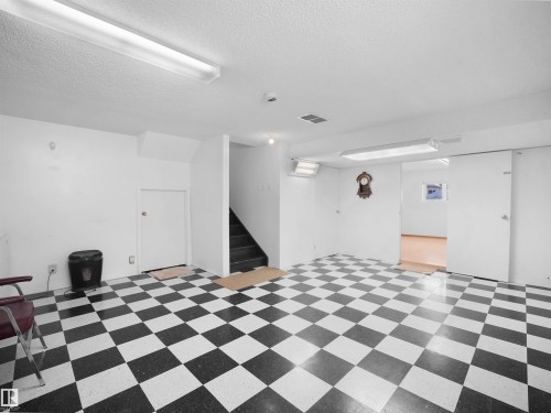 6217 13 Avenue, Edmonton, AB - Indoor Photo Showing Other Room