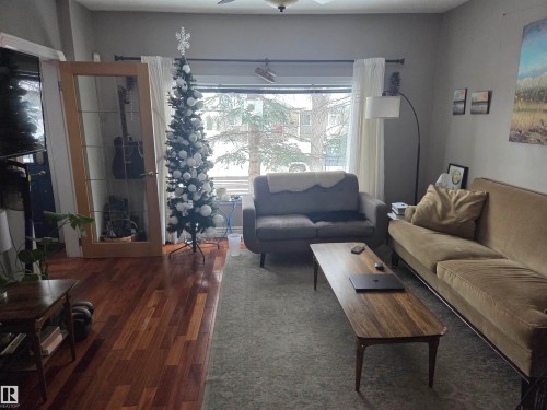 11406 96 Street, Edmonton, AB - Indoor Photo Showing Living Room