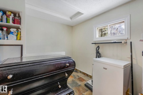 10516 63 Avenue, Edmonton, AB - Indoor