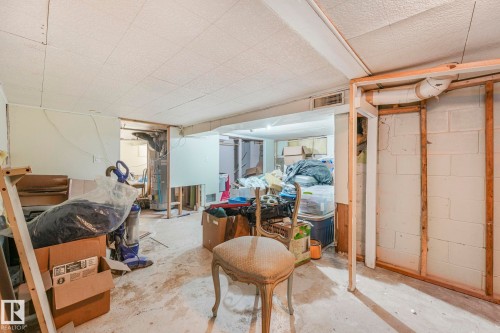 10516 63 Avenue, Edmonton, AB - Indoor