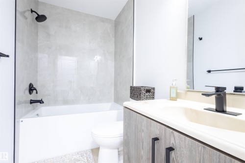 30 Amberly Court, Edmonton, AB - Indoor Photo Showing Bathroom