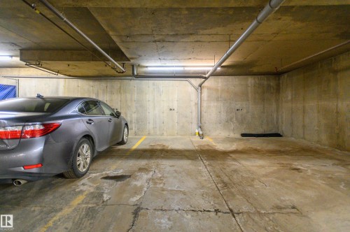 213 105 Ambleside Drive, Edmonton, AB - Indoor Photo Showing Garage