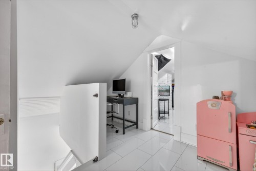 Office space with light tile patterned floors - 10523 127 Street, Edmonton, AB - Indoor