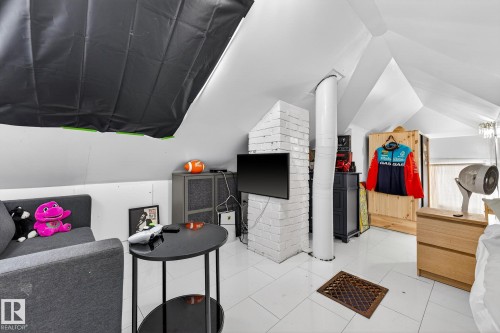 Additional living space with lofted ceiling - 10523 127 Street, Edmonton, AB - Indoor Photo Showing Other Room