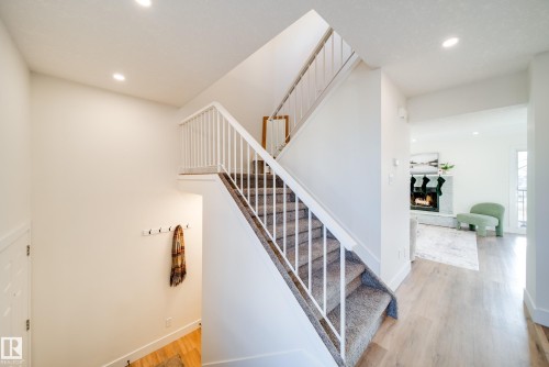 5394 38A Avenue, Edmonton, AB - Indoor Photo Showing Other Room