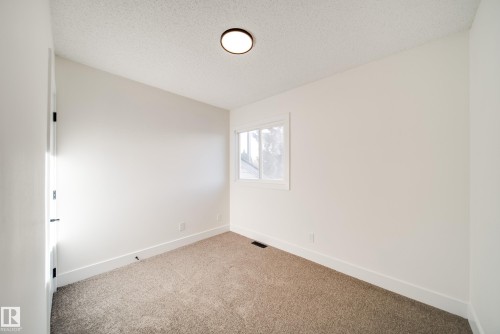 5394 38A Avenue, Edmonton, AB - Indoor Photo Showing Other Room