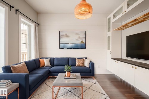 11617 93 Street, Edmonton, AB - Indoor Photo Showing Living Room