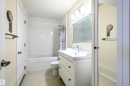 11617 93 Street, Edmonton, AB - Indoor Photo Showing Bathroom