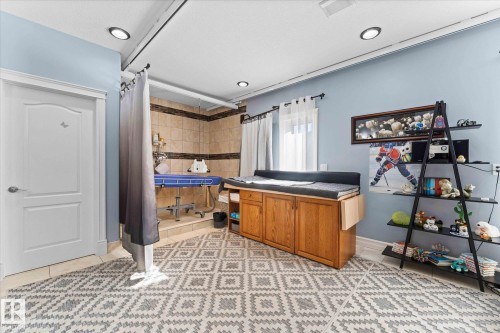 10516 158 Street Nw, Edmonton, AB - Indoor Photo Showing Other Room