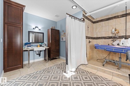 10516 158 Street Nw, Edmonton, AB - Indoor