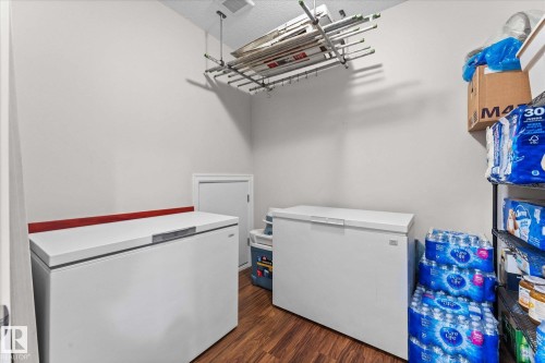 10516 158 Street Nw, Edmonton, AB - Indoor