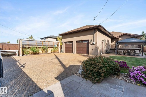 10516 158 Street Nw, Edmonton, AB - Outdoor