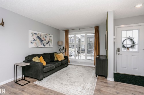350 Desrochers Boulevard, Edmonton, AB - Indoor Photo Showing Living Room