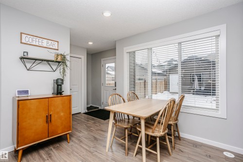 350 Desrochers Boulevard, Edmonton, AB - Indoor Photo Showing Dining Room