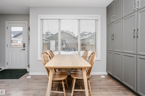 350 Desrochers Boulevard, Edmonton, AB - Indoor Photo Showing Dining Room