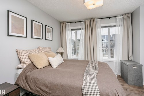 350 Desrochers Boulevard, Edmonton, AB - Indoor Photo Showing Bedroom