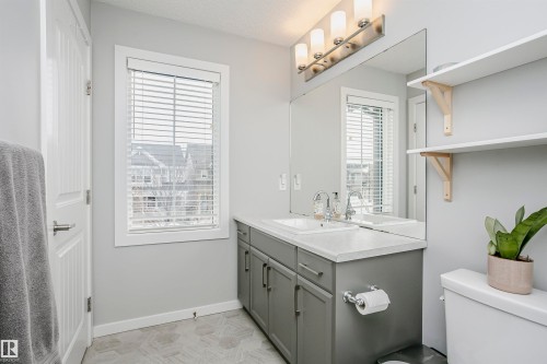 350 Desrochers Boulevard, Edmonton, AB - Indoor Photo Showing Bathroom