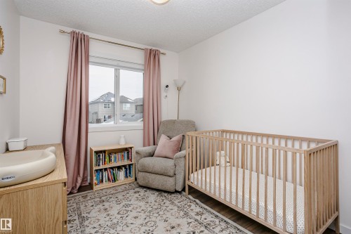 350 Desrochers Boulevard, Edmonton, AB - Indoor Photo Showing Bedroom