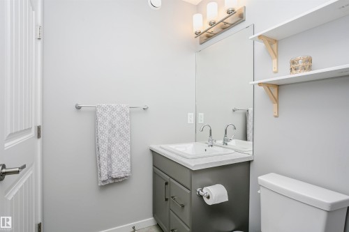 350 Desrochers Boulevard, Edmonton, AB - Indoor Photo Showing Bathroom