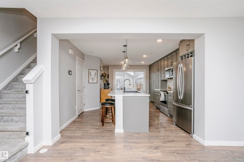 350 Desrochers Boulevard, Edmonton, AB - Indoor Photo Showing Kitchen