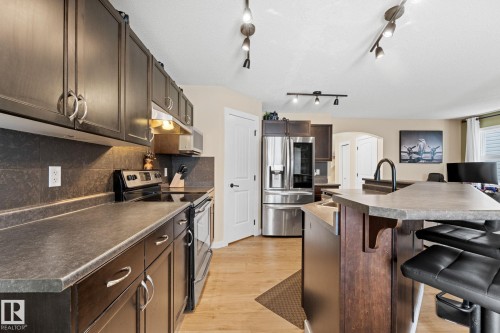 1150 35A Avenue, Edmonton, AB - Indoor Photo Showing Kitchen With Upgraded Kitchen
