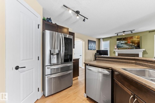 1150 35A Avenue, Edmonton, AB - Indoor Photo Showing Kitchen