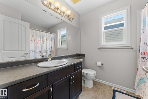1150 35A Avenue, Edmonton, AB - Indoor Photo Showing Bathroom