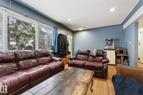 21 Sheridan Drive, St. Albert, AB - Indoor Photo Showing Living Room