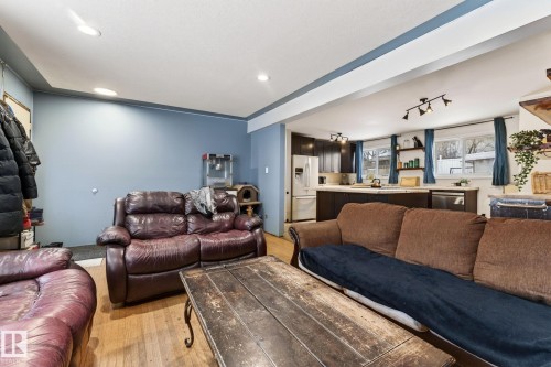21 Sheridan Drive, St. Albert, AB - Indoor Photo Showing Living Room